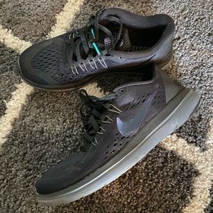 Girls Size 6 Nike sneakers